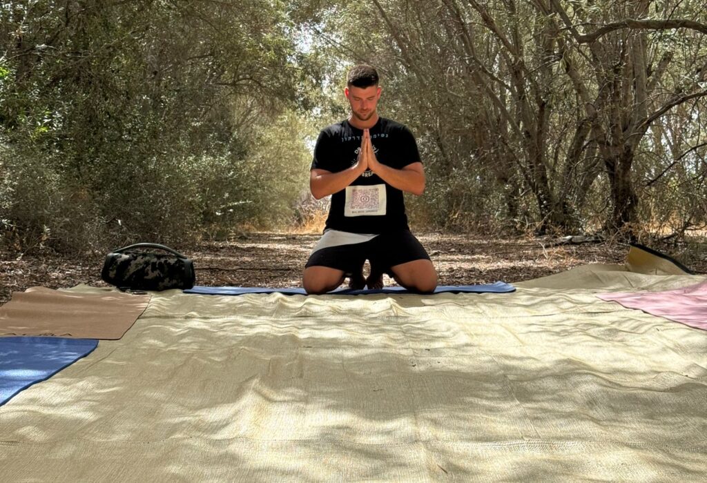 אלמוג אורון נשימת הדרקון | סדנאות נשימה | עמדת אמבטיית קרח לאירועים